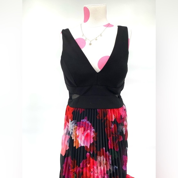 Xscap Pleated Floral-Print Evening Gown Size 4P - Picture 3 of 9
